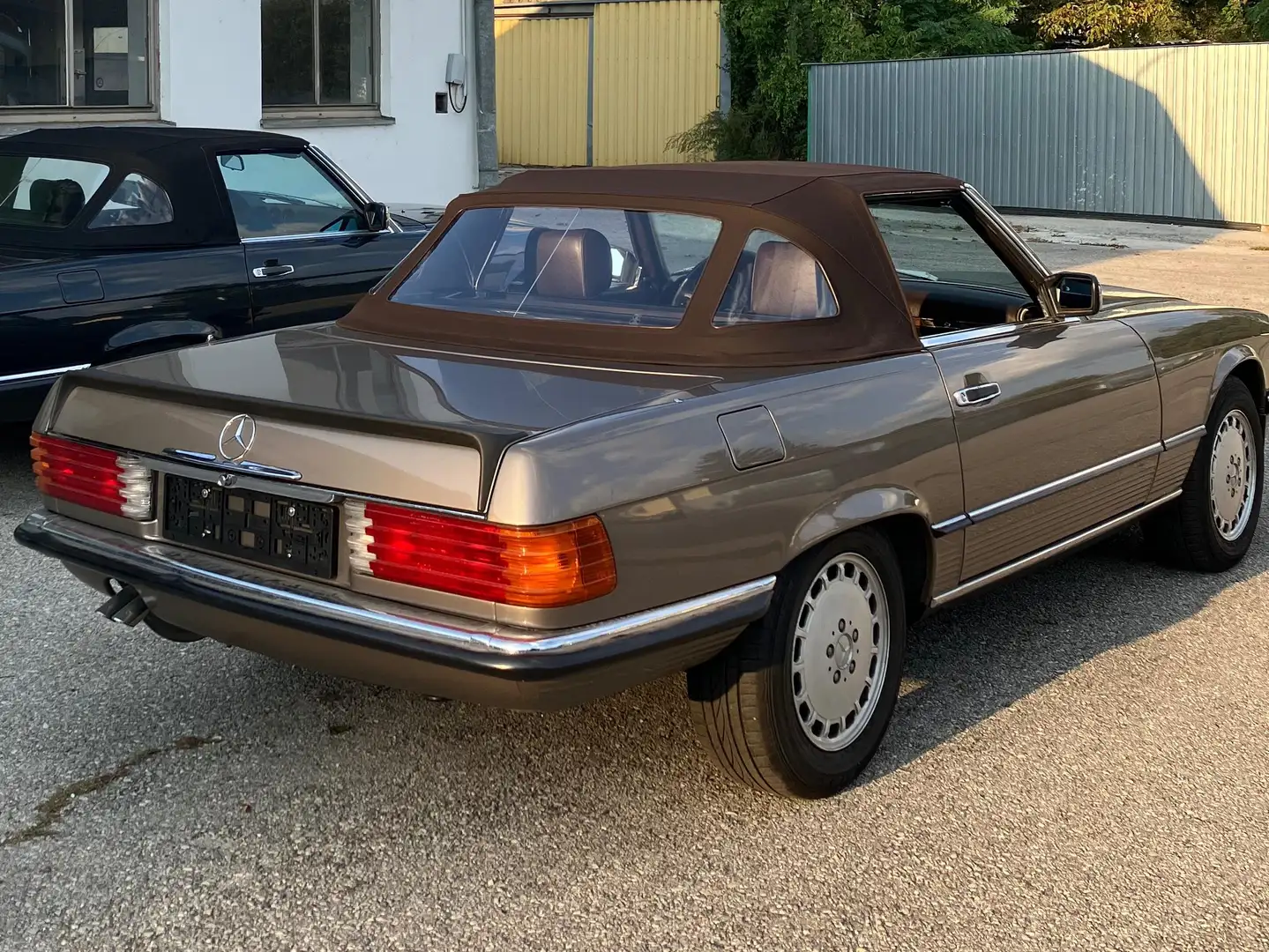 Mercedes-Benz SL 300 300 SL Roadster R107E30 (ABS) Beige - 2