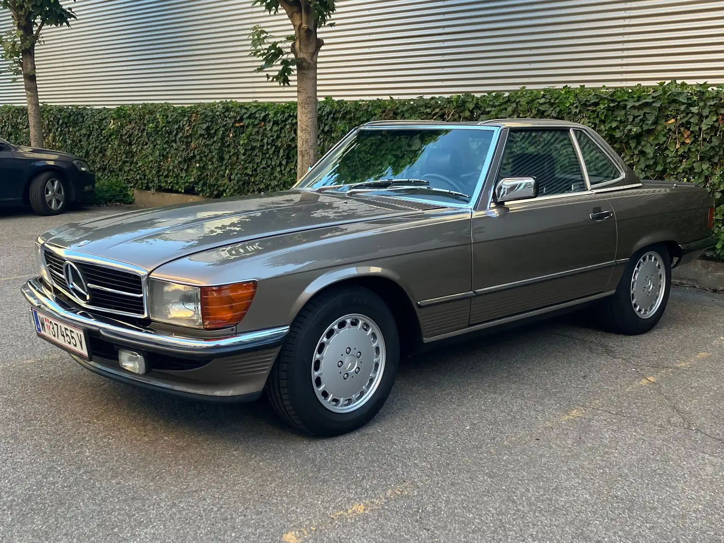 Mercedes-Benz SL 300 300 SL Roadster R107E30 (ABS) Beige - 1