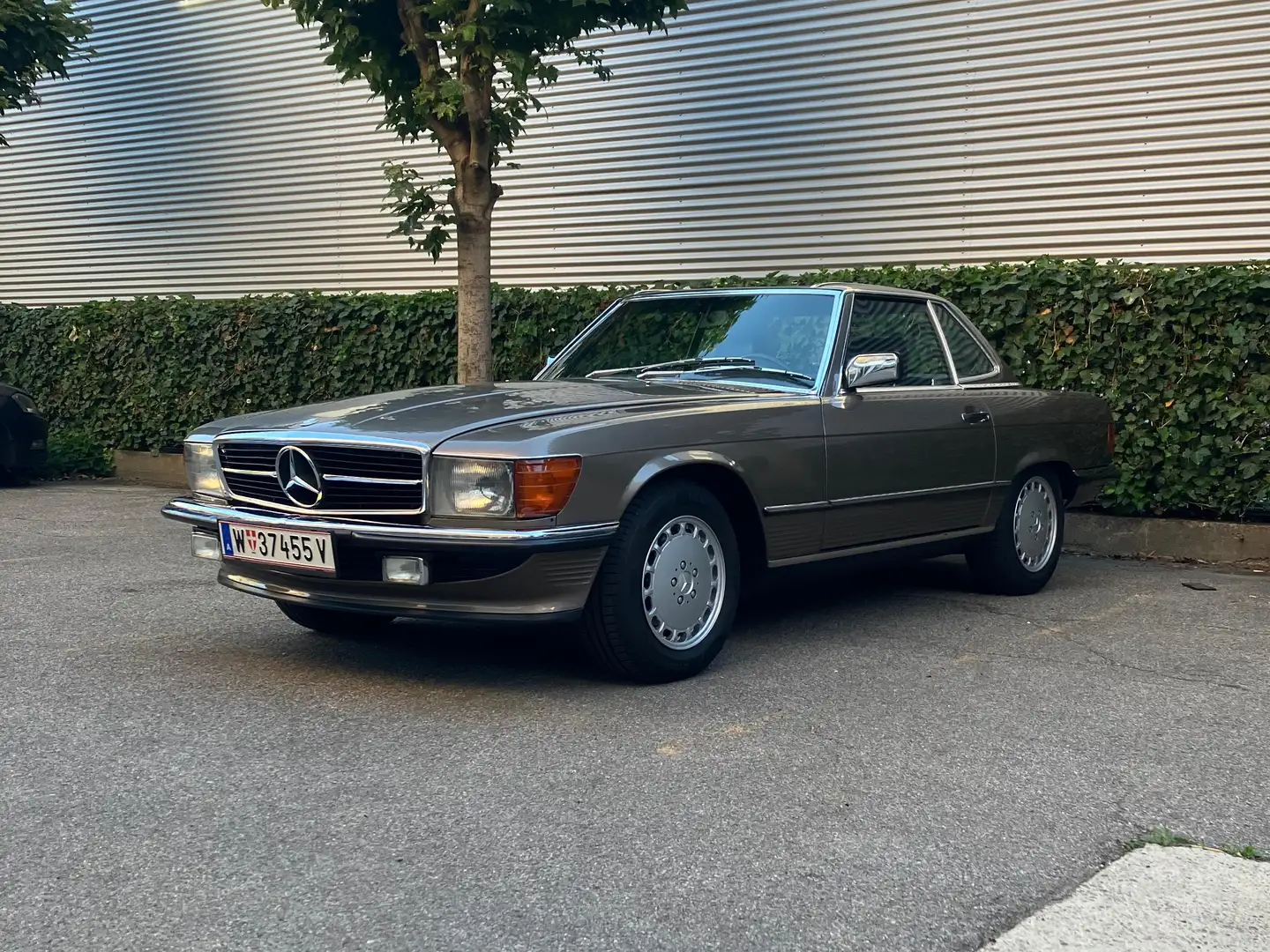 Mercedes-Benz SL 300 300 SL Roadster R107E30 (ABS) Beige - 2