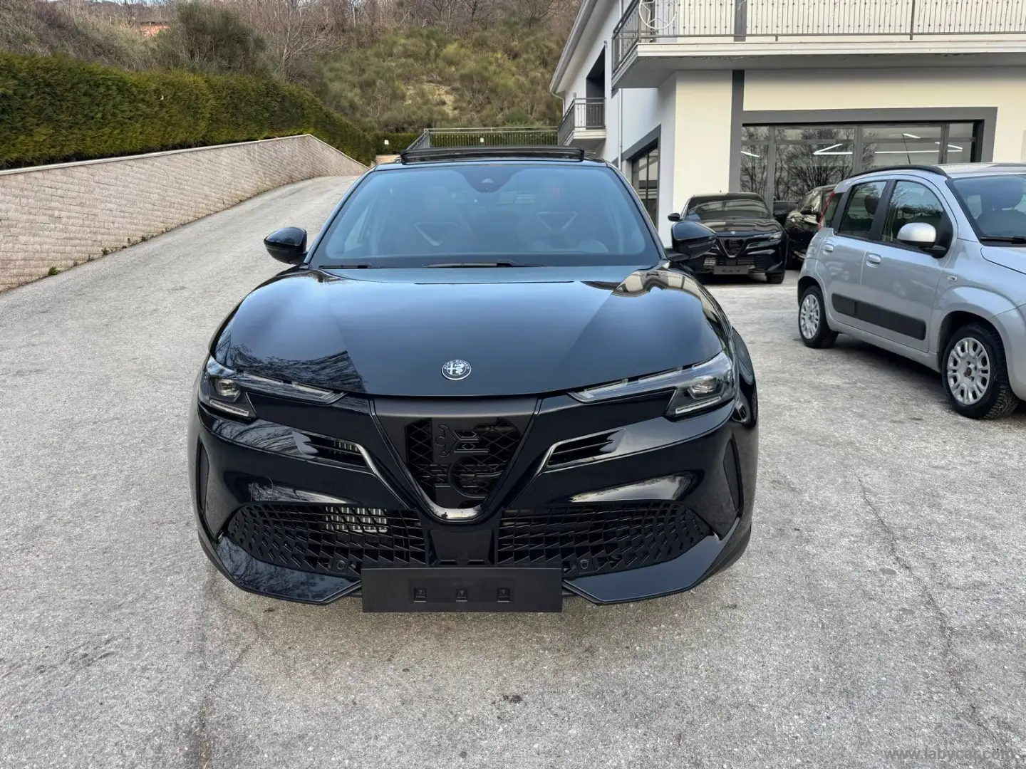 Alfa Romeo Junior 1.2 145 CV Hybrid eDCT6 Speciale Schwarz - 2