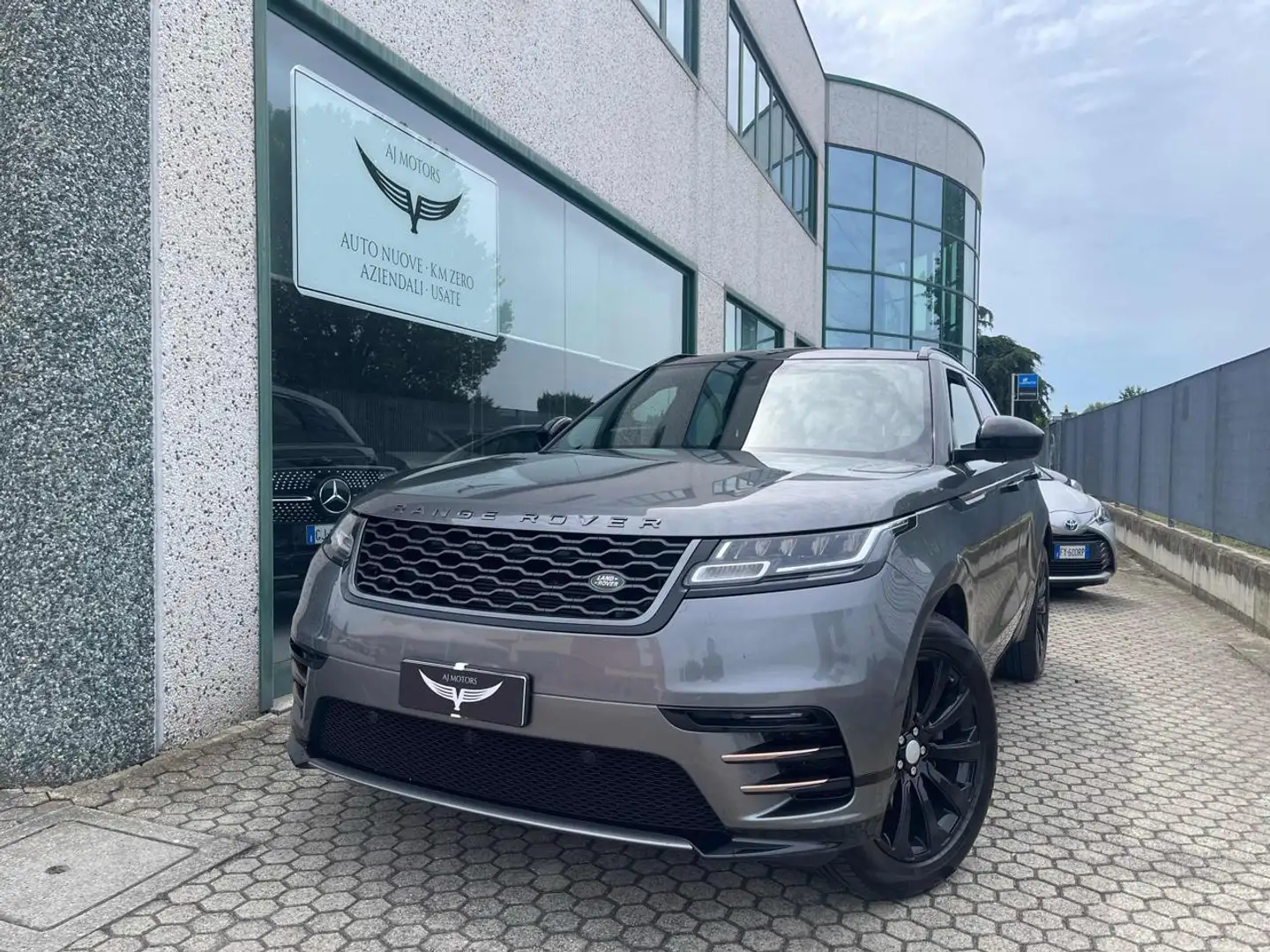 Land Rover Range Rover Velar 2.0D I4 240 CV R-Dynamic S (motore nuovo) Gris - 1