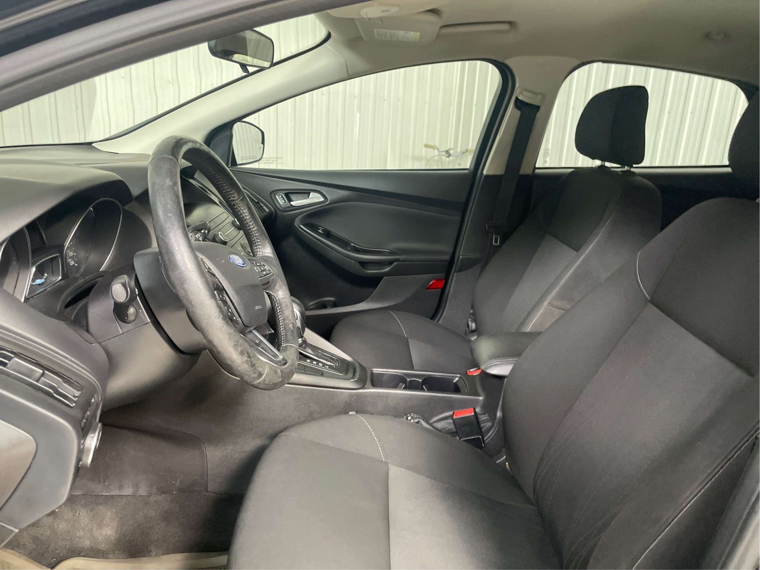 2018 Ford Focus SE Hatch — photo 1