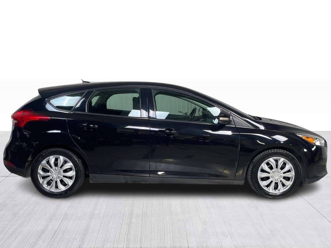 2018 Ford Focus SE Hatch — photo 1