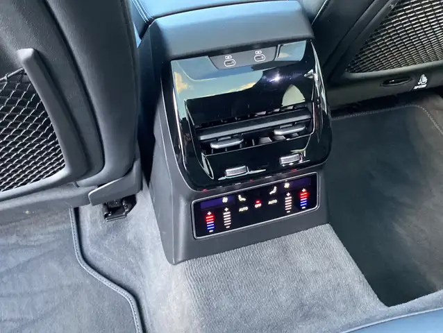 Audi A6 view 9
