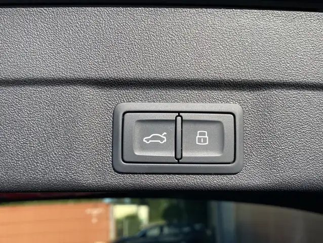 Audi A6 view 13