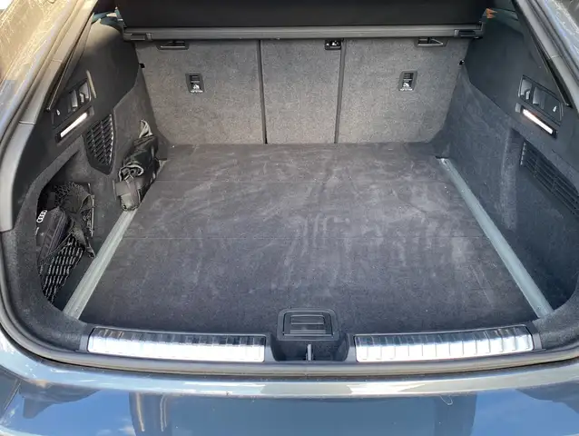 Audi A6 view 12
