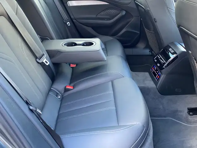 Audi A6 view 14