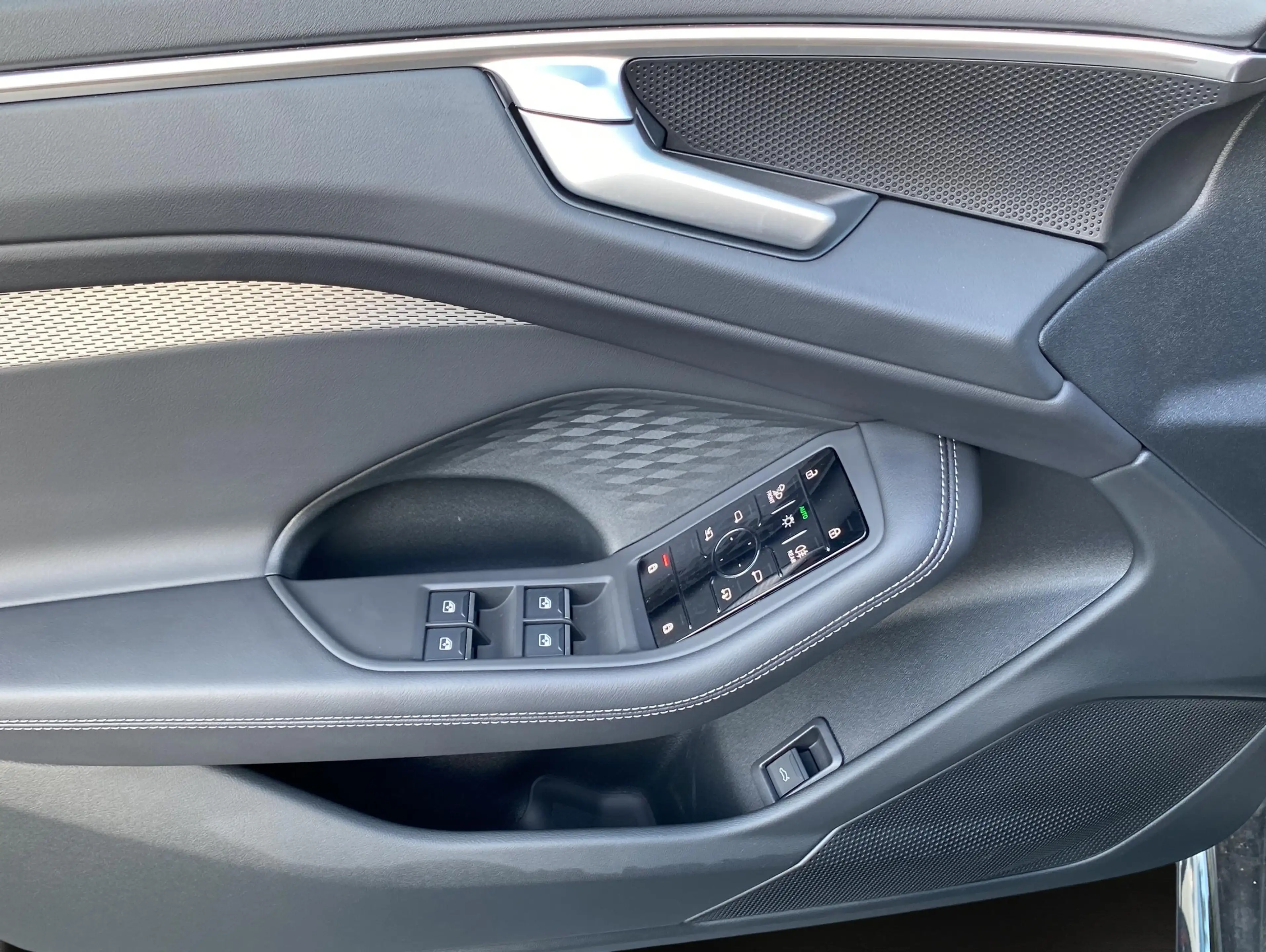Audi A6 2.0 TDI S Tronic*2 x S Line*Pano*KeyGo*Navi+ — photo 6