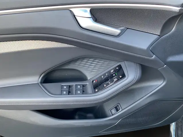 Audi A6 view 6