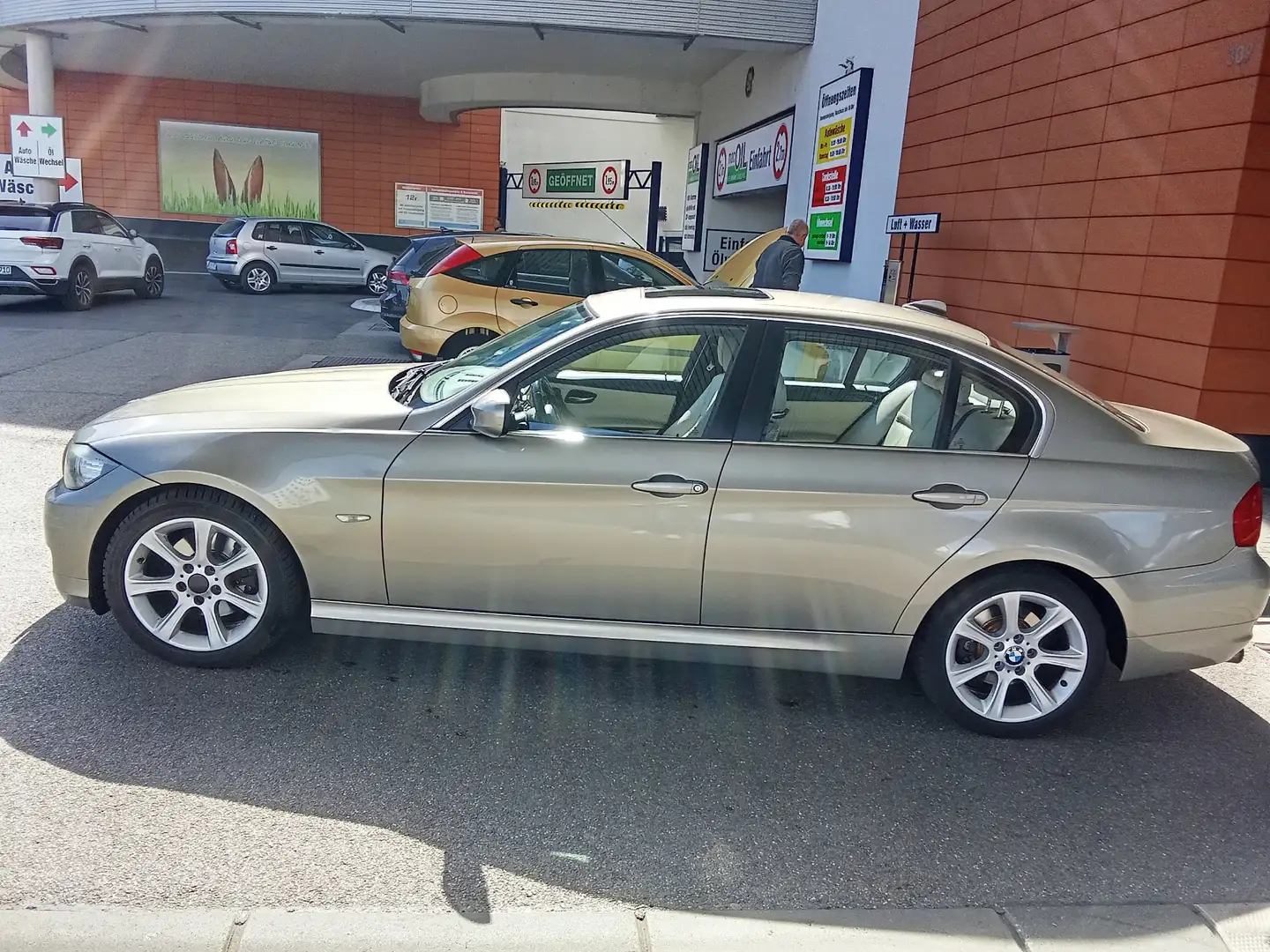 BMW 325 325i xDrive Aut. Gold - 1