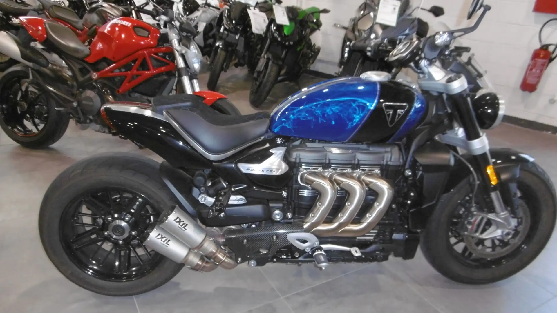 Triumph Rocket 3 R Mavi - 1