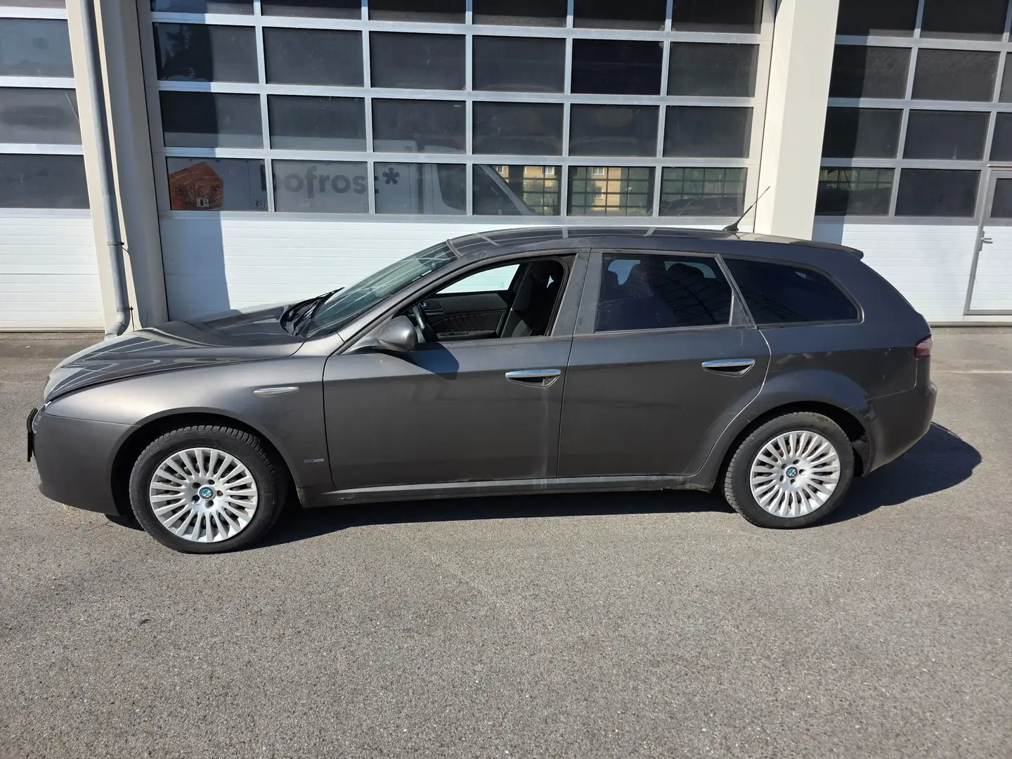 Alfa Romeo 159 Alfa 159 SW 1,9 JTDM 16V Distinctive Distinctive - 2