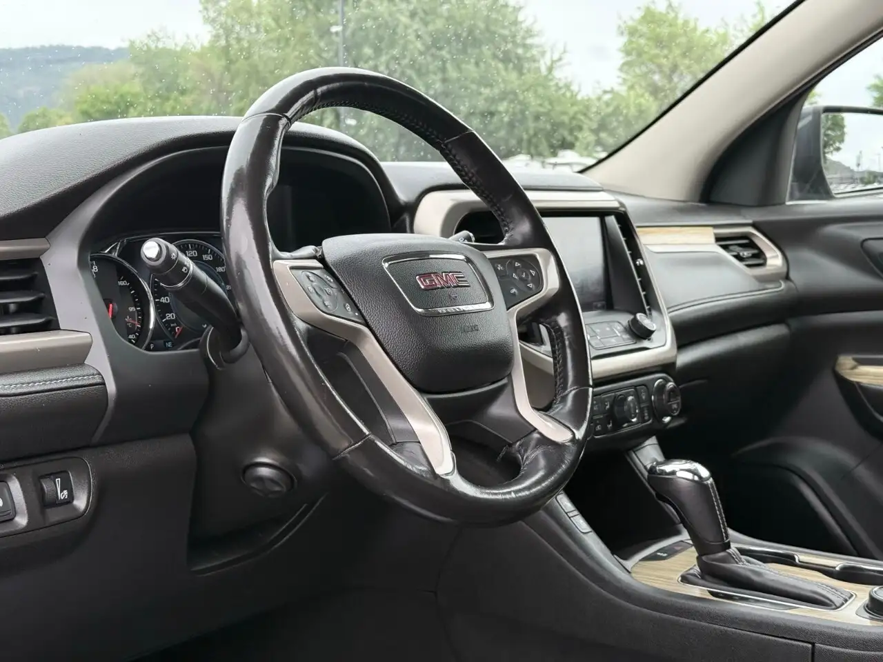 GMC Acadia снимка GMC Acadia