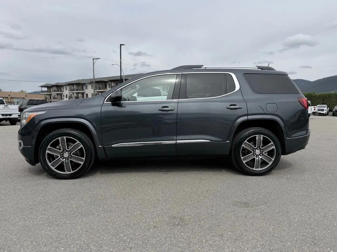 GMC Acadia снимка GMC Acadia