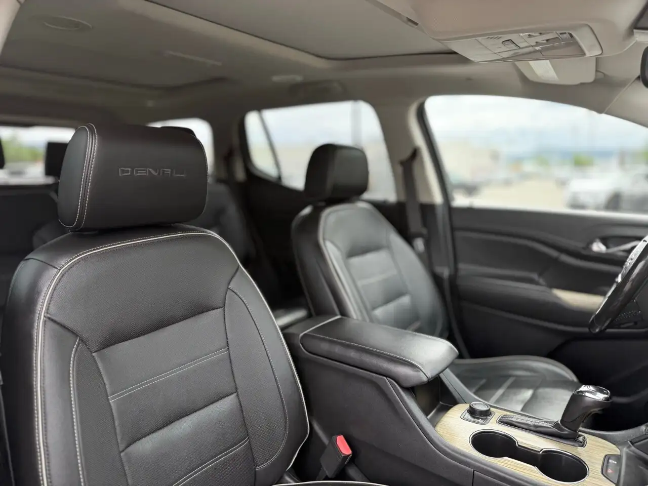 GMC Acadia снимка GMC Acadia