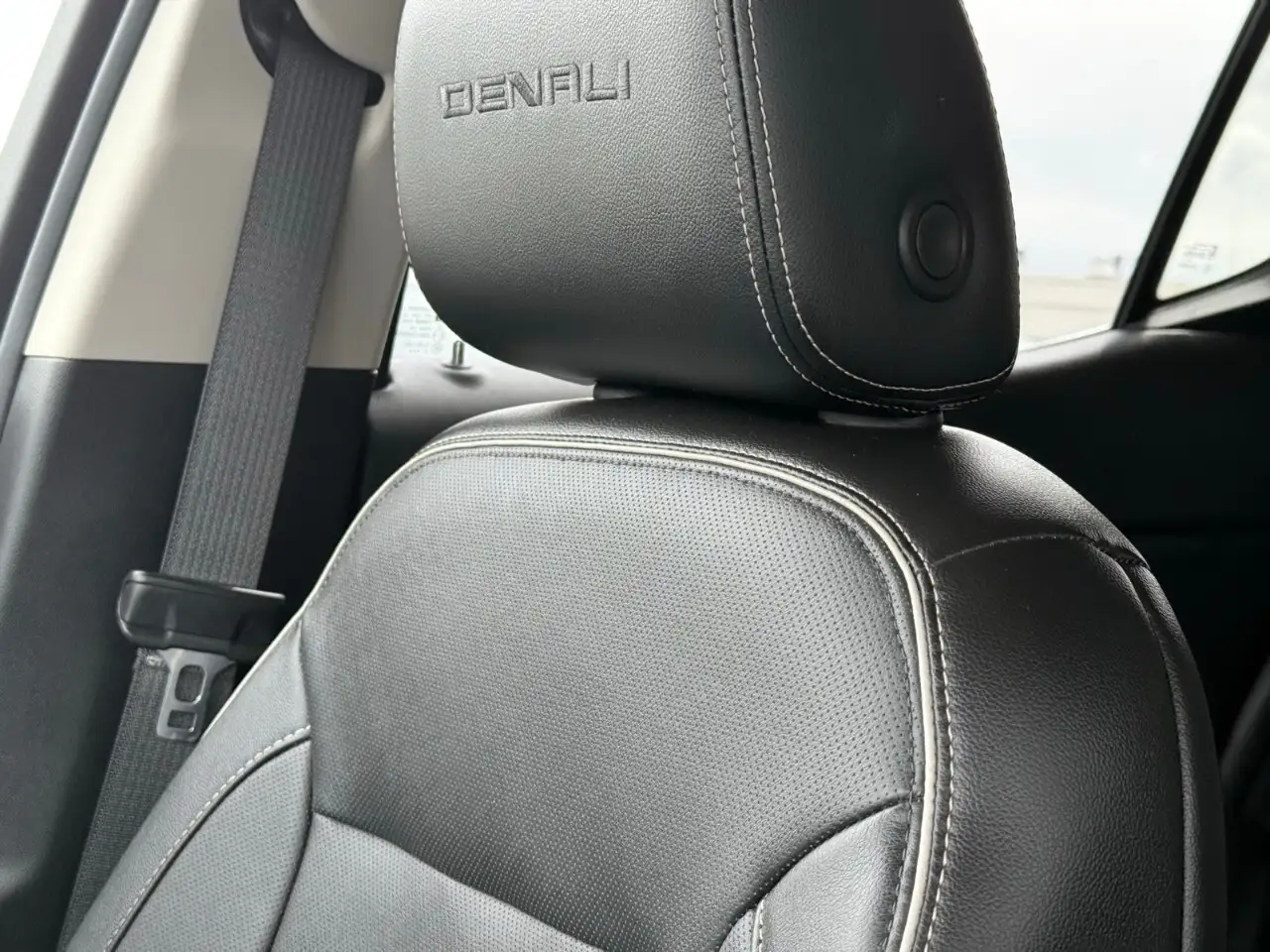 GMC Acadia снимка GMC Acadia
