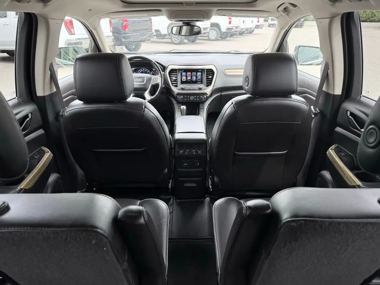 GMC Acadia снимка GMC Acadia