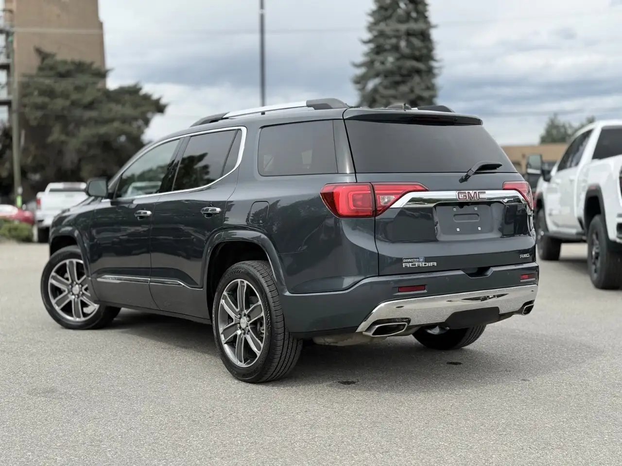 GMC Acadia снимка GMC Acadia