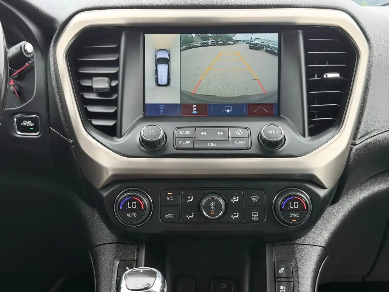 GMC Acadia снимка GMC Acadia