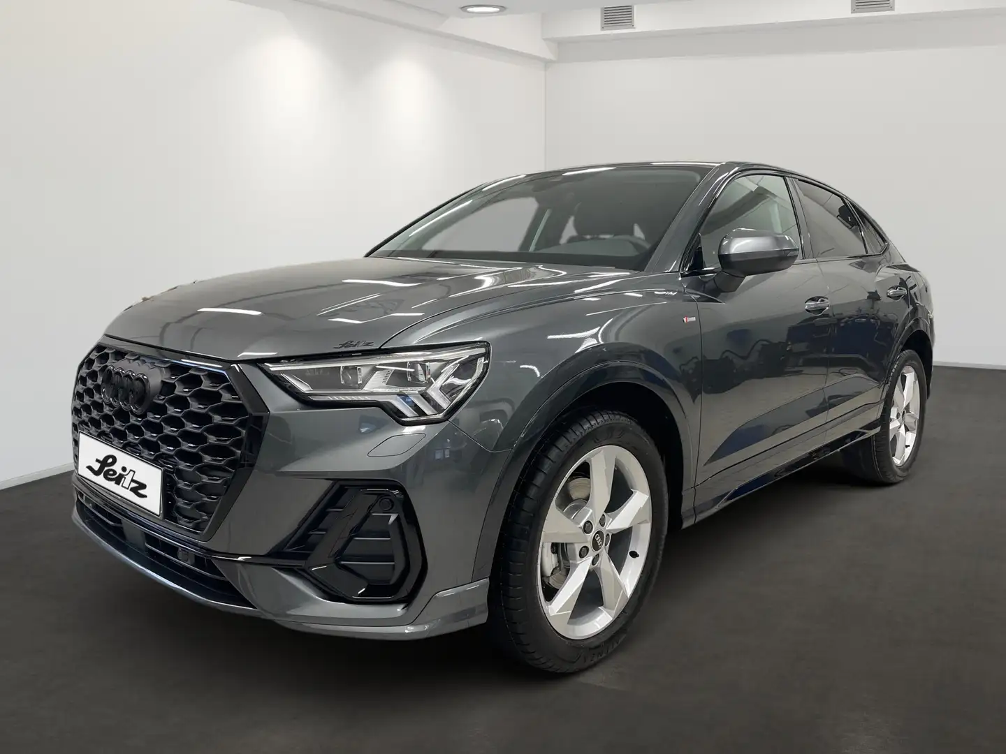 Audi Q3 Sportback 35 TDI S line *NAVI*KAMERA*MATRIX* Grau - 2