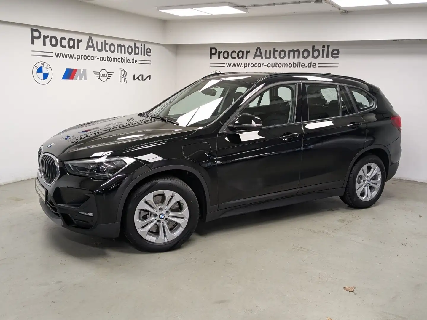 BMW X1 xDrive25e DA PA RFK PDC DAB LED Shz Navi Noir - 2