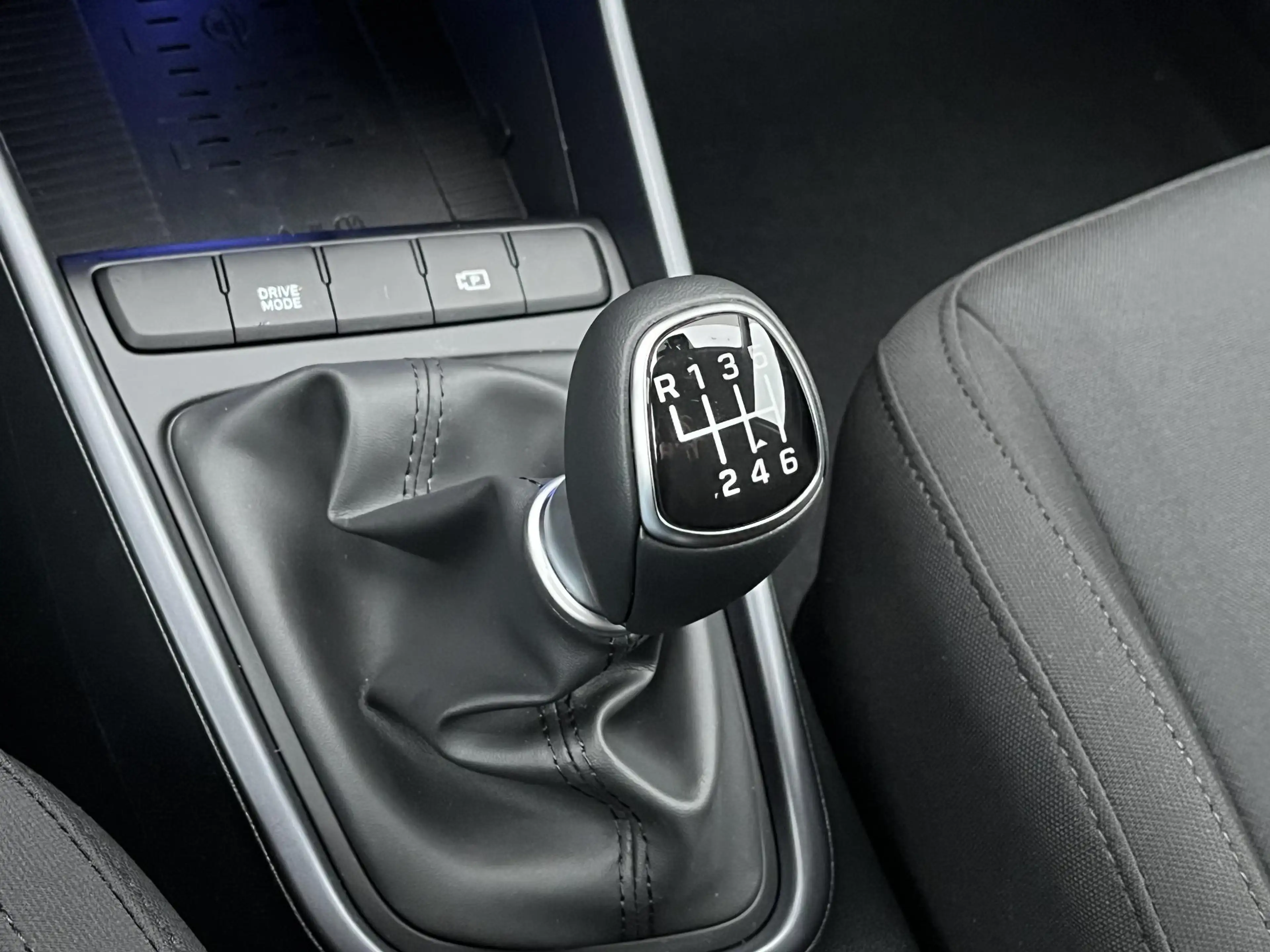 Hyundai BAYON 1.0 T-GDI Comfort / Navigatie / Achteruitrijcamera — photo 23