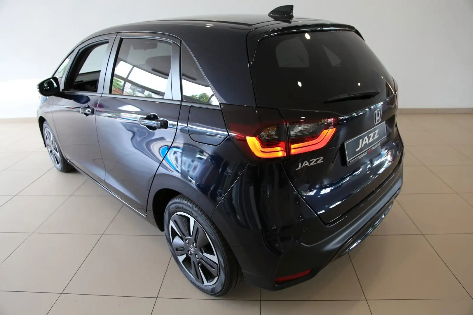Honda Jazz 1.5 Advance RFK SHZ LHZ PDC LED Modrá - 2