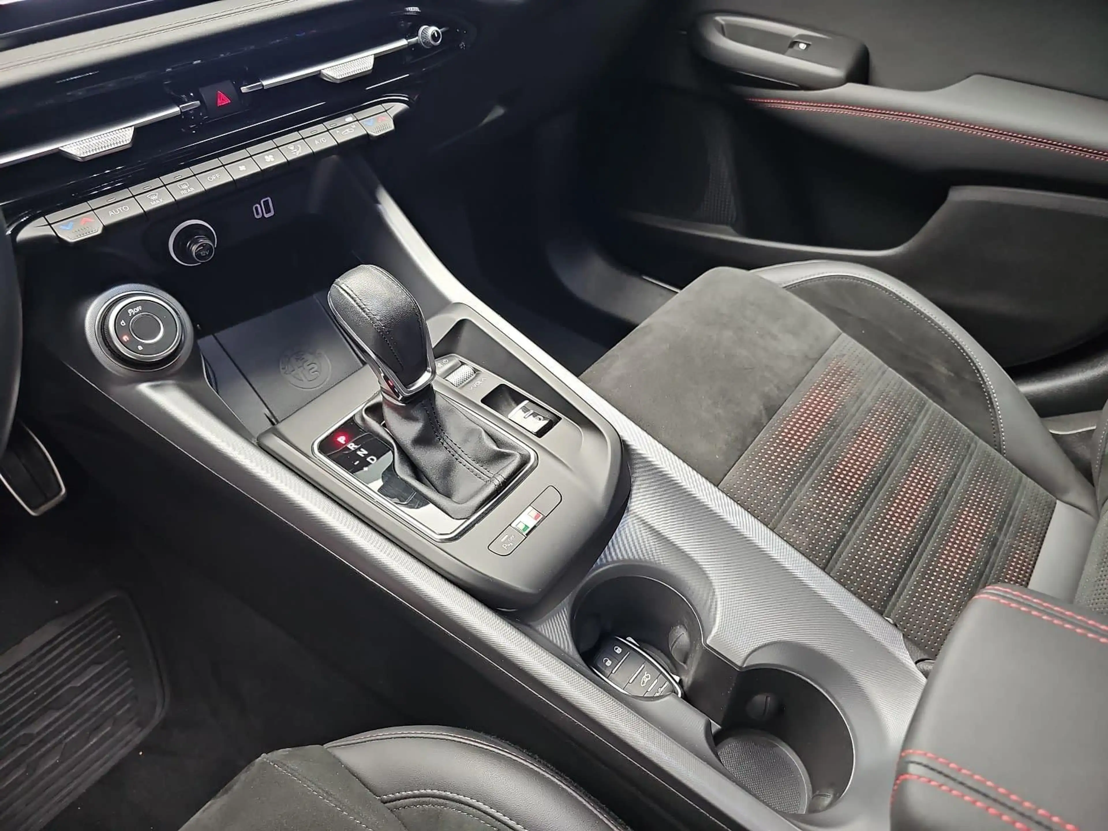 Alfa Romeo Tonale TONALE 1.5T 48V-HYBRID 15KW SPECIALE — photo 13