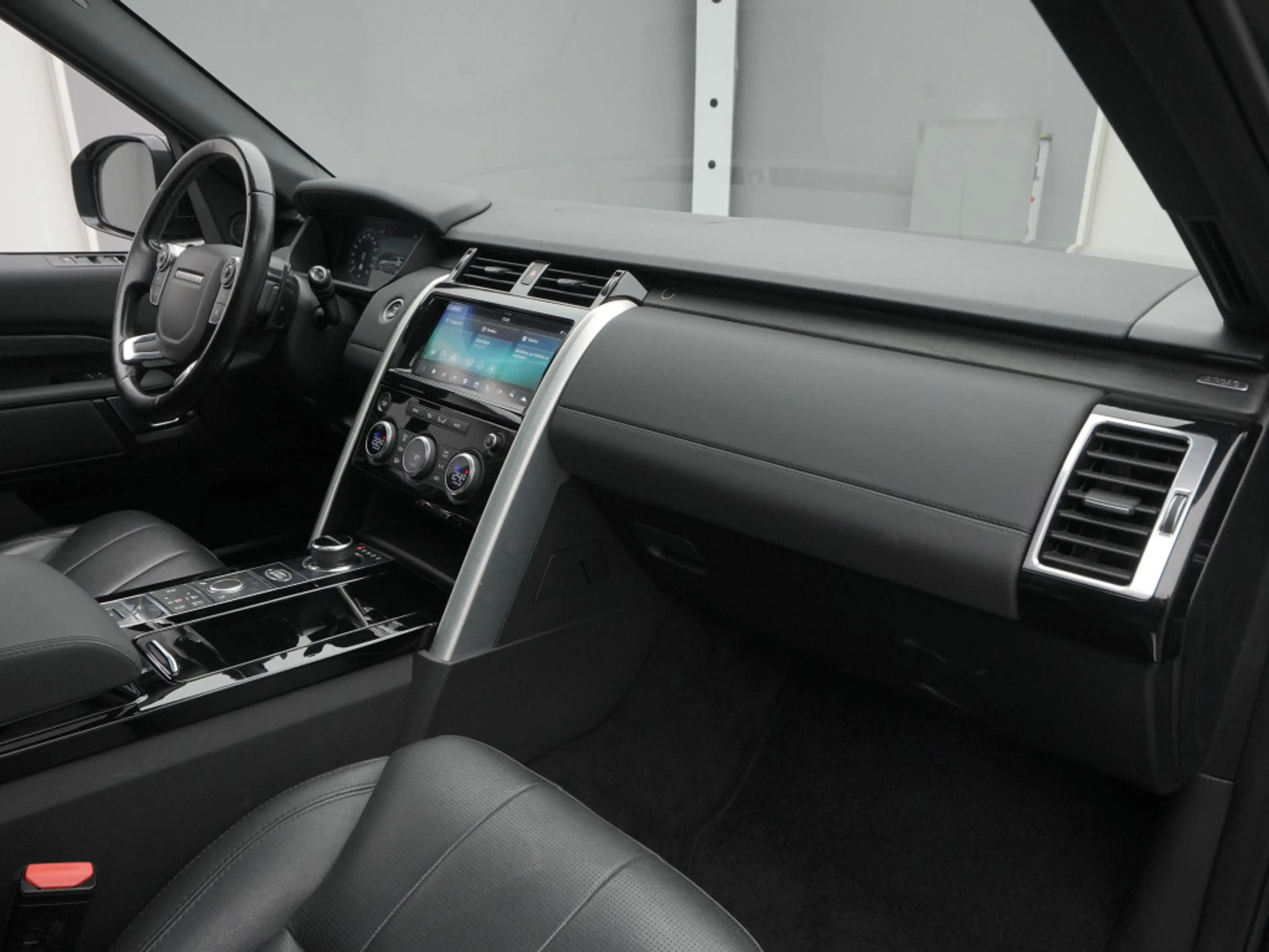 Land Rover Discovery 5 HSE/AHK/Pano/7-Sitze — photo 29