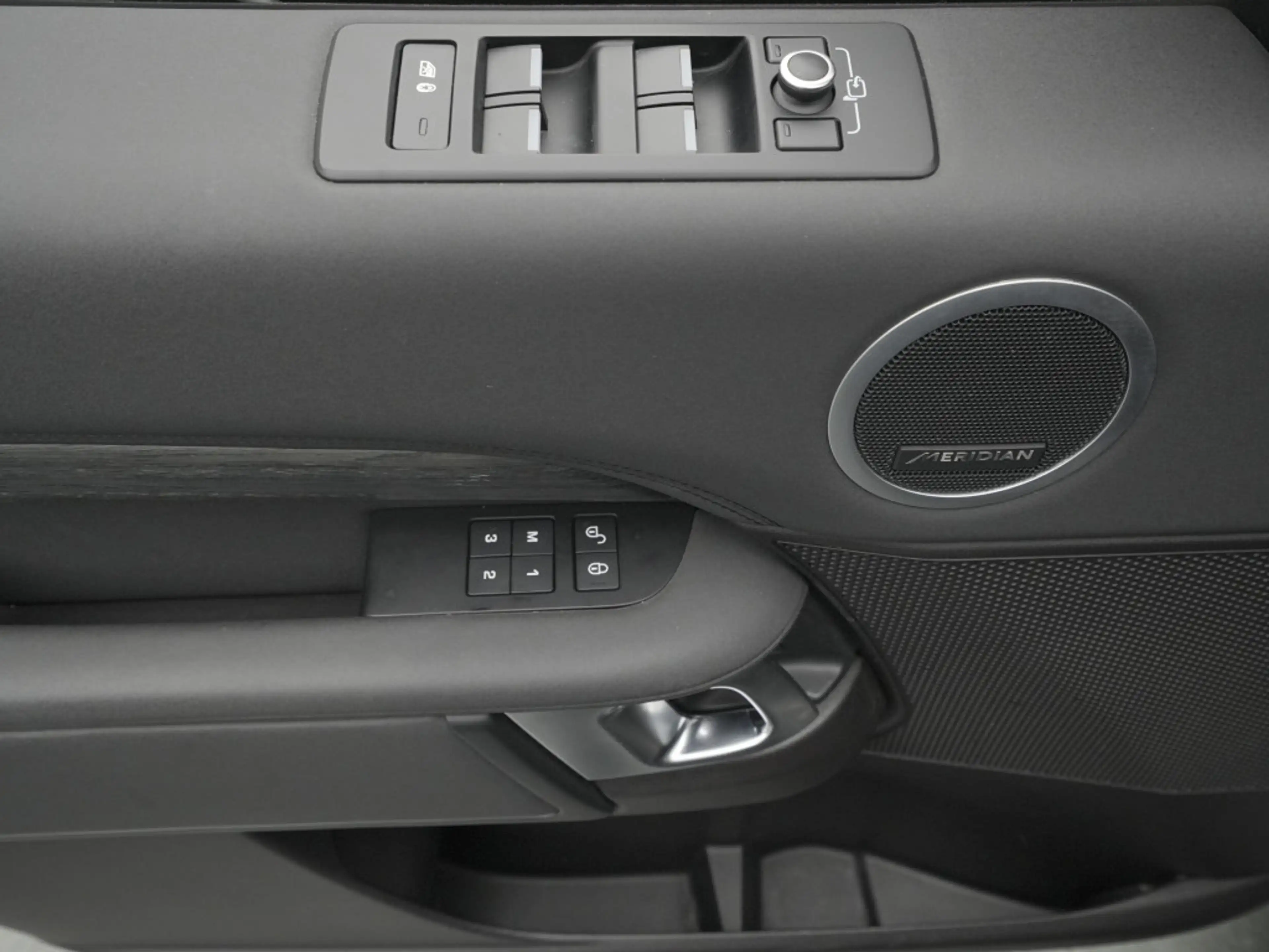 Land Rover Discovery 5 HSE/AHK/Pano/7-Sitze — photo 20