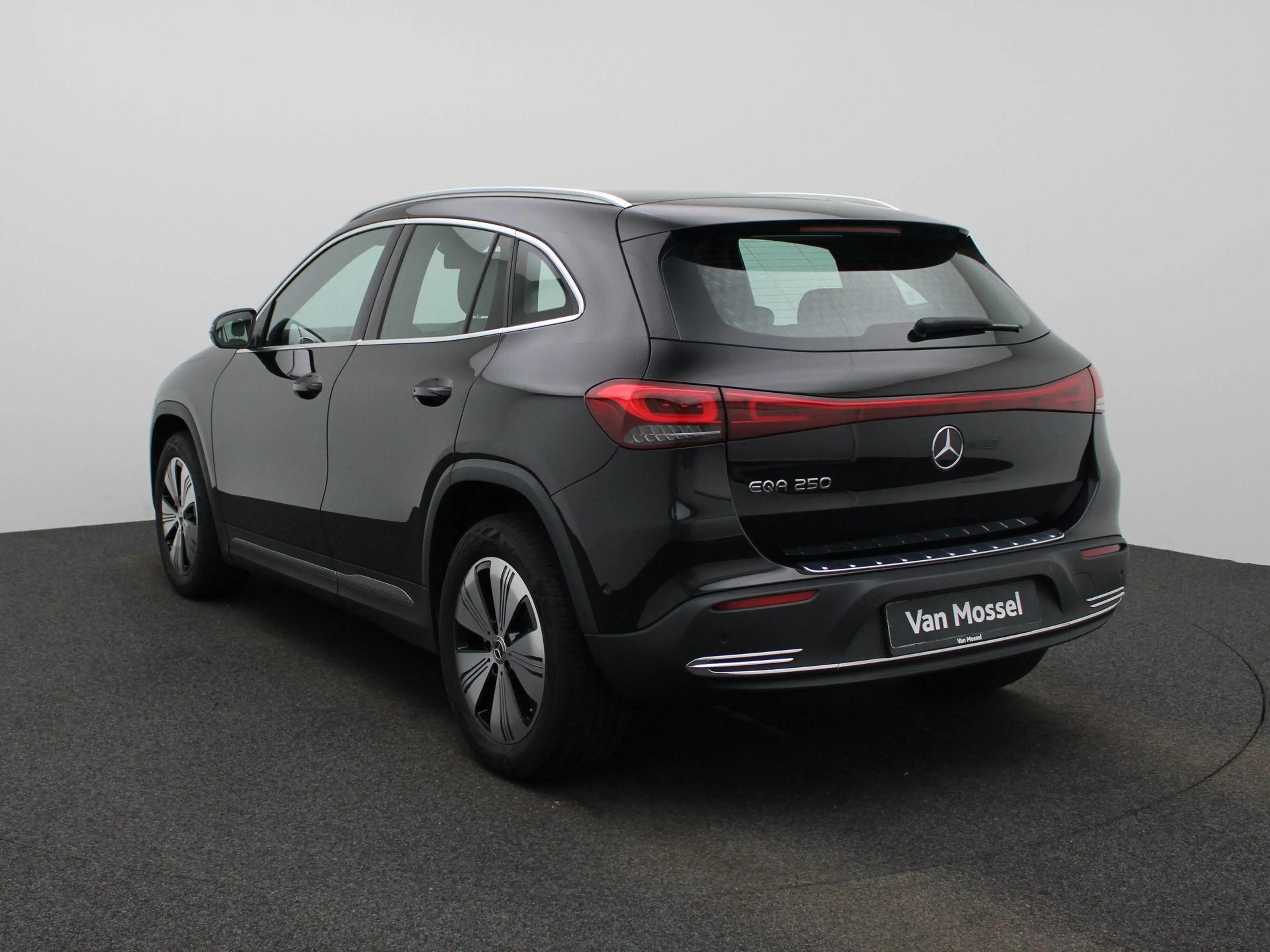 Mercedes-Benz EQA 250 Luxury Line 67 kWh — photo 2