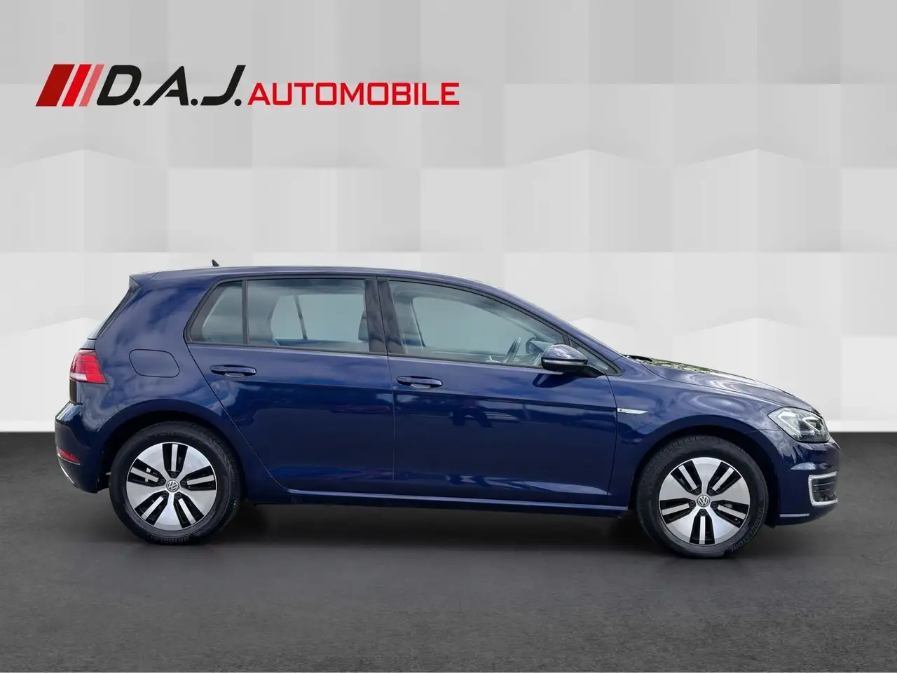 Volkswagen Golf VII e-Golf / 1.Hand LED NAV SHZ DAB PDC, миниатюра 6