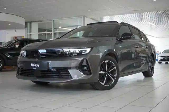 Opel Astra view 4