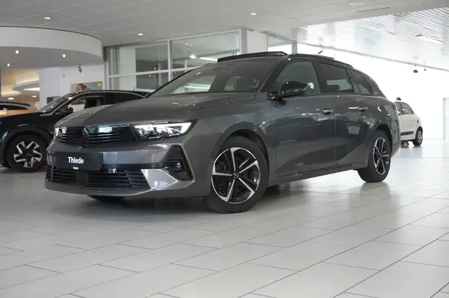 Opel Astra view 3