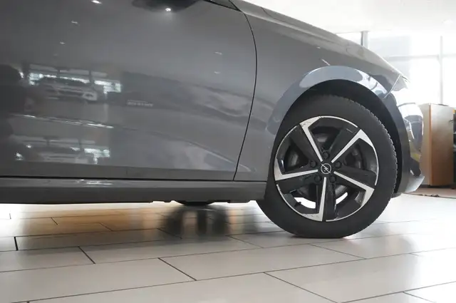 Opel Astra view 7