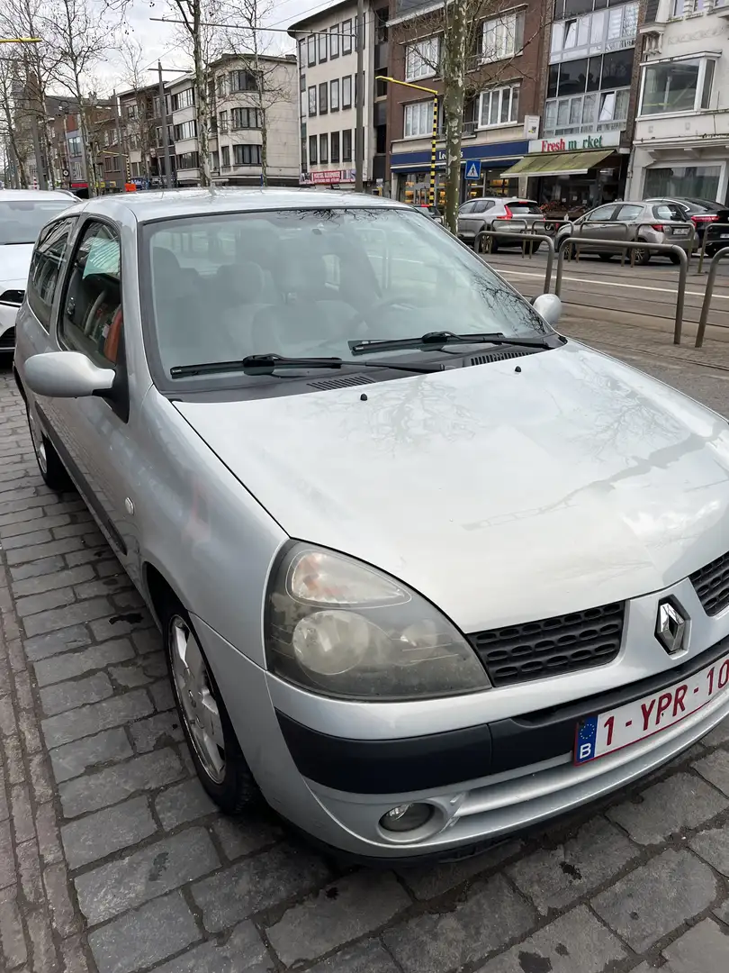 Renault Clio 1.4 16V - 1