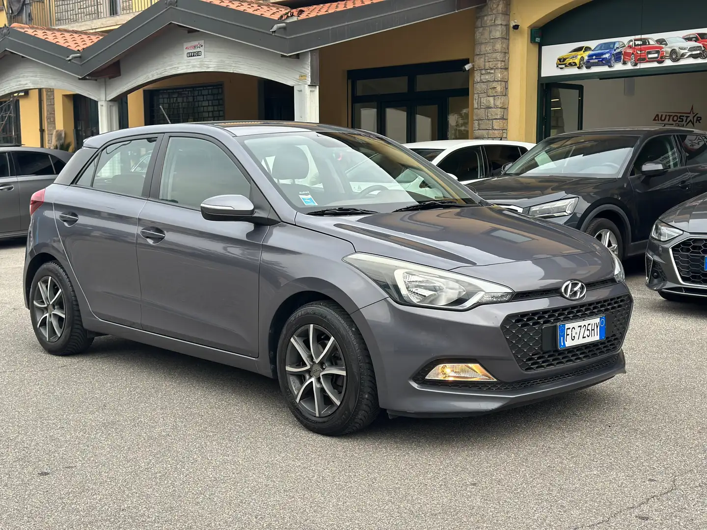 Hyundai i20 i20 II 2015 5p 1.2 Comfort 84cv Grigio - 2