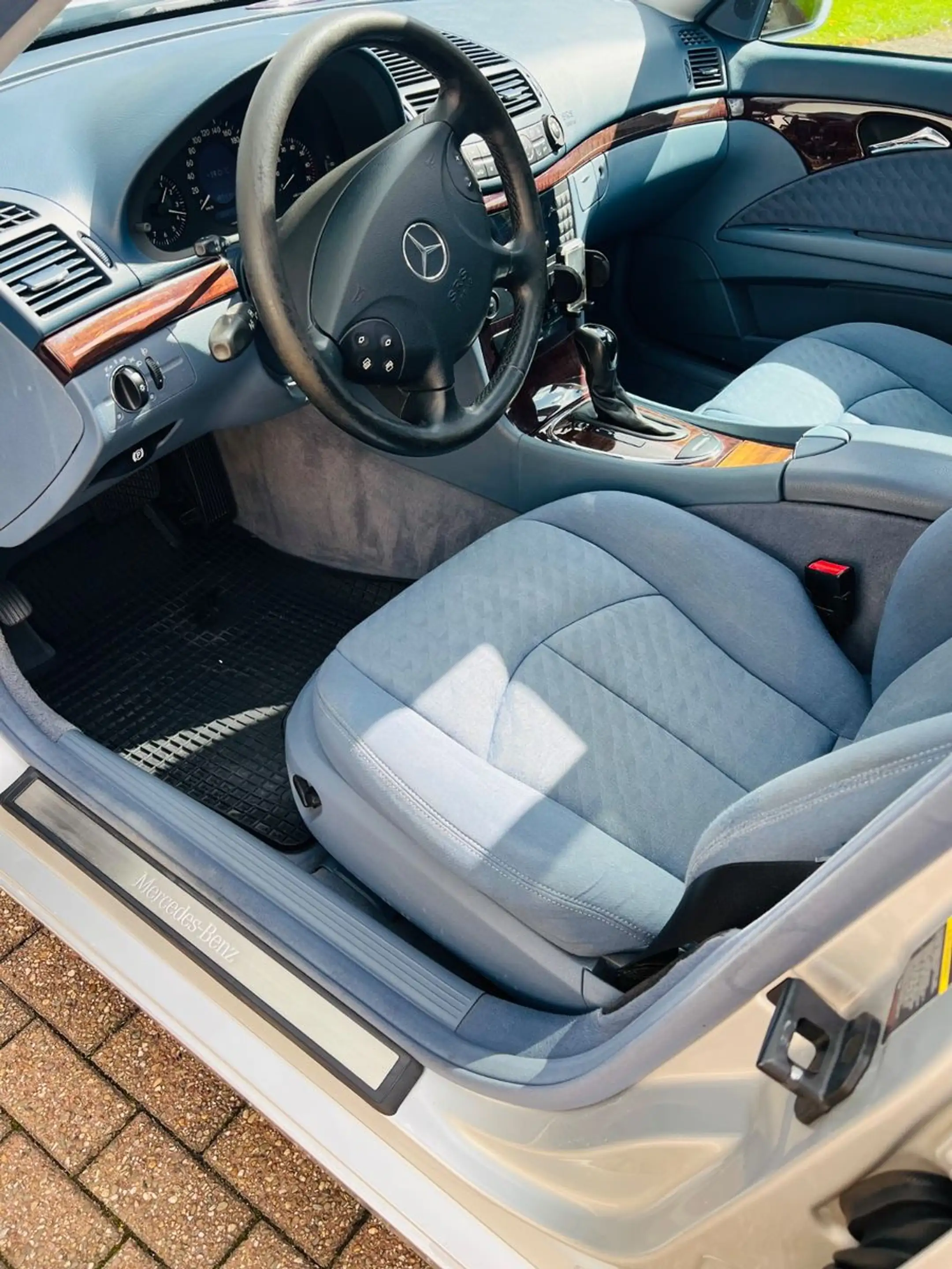 Mercedes-Benz E 200 KOMPRESSOR T Automatik,Schiebedach,AHK — photo 3