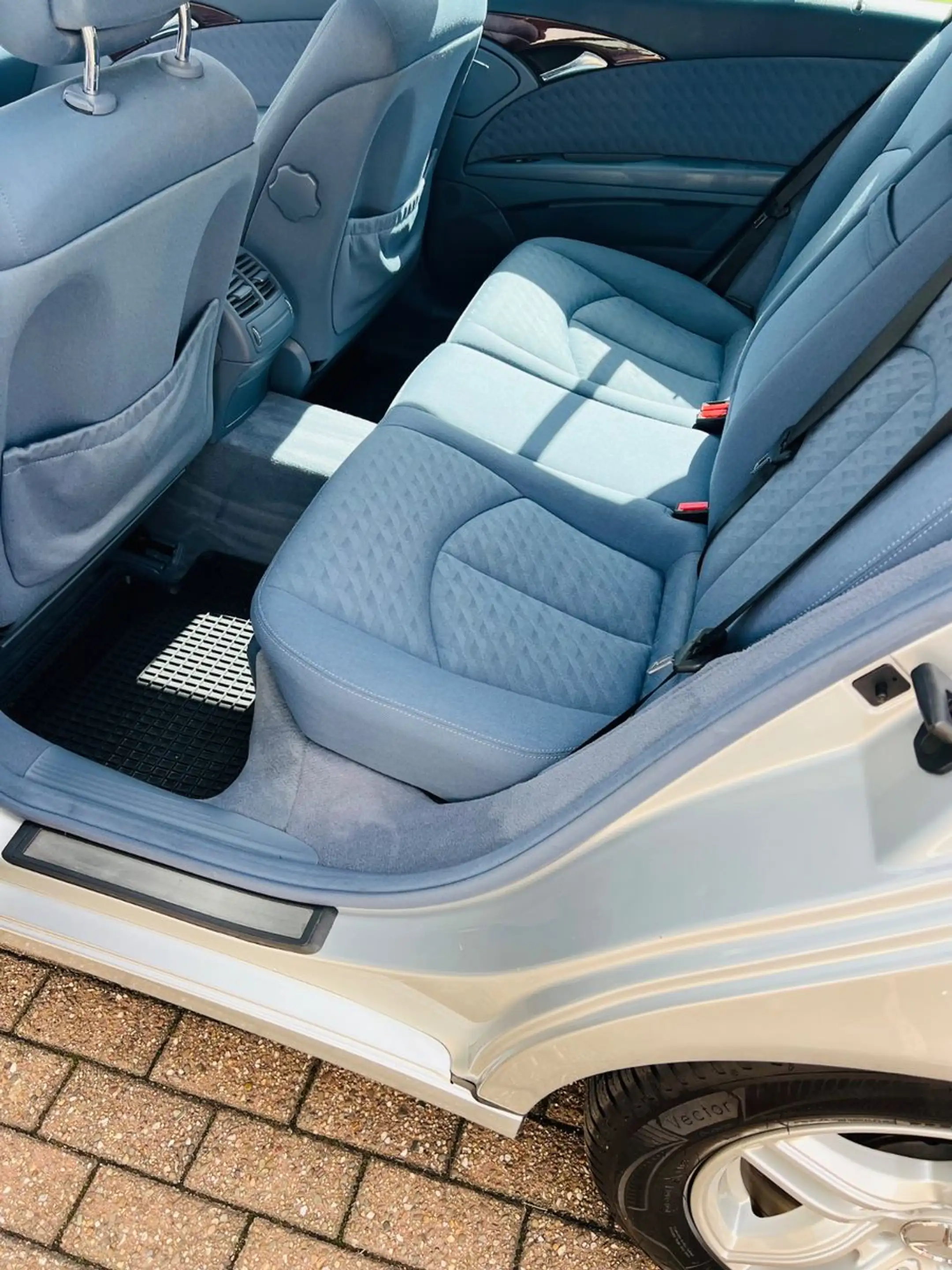 Mercedes-Benz E 200 KOMPRESSOR T Automatik,Schiebedach,AHK — photo 5