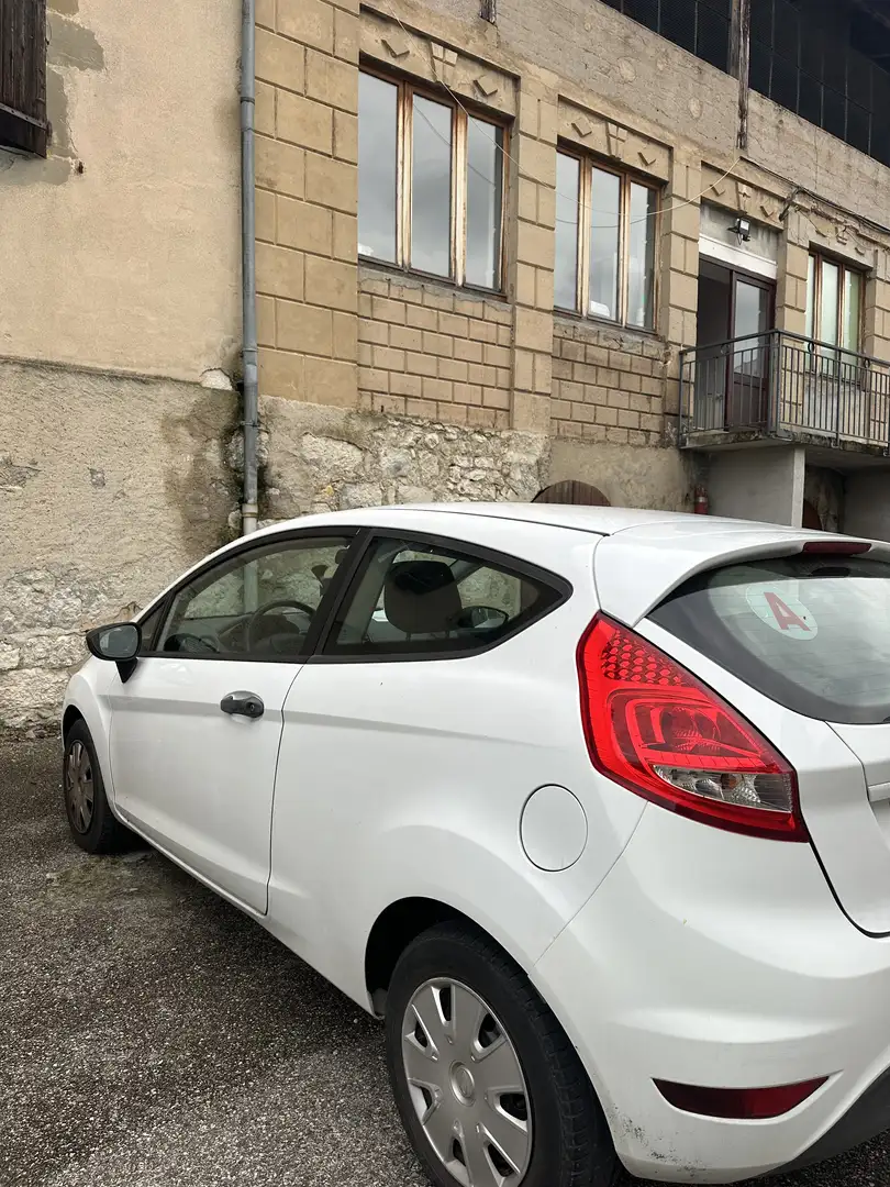 Ford Fiesta 1.25 82 Ambiente - 2