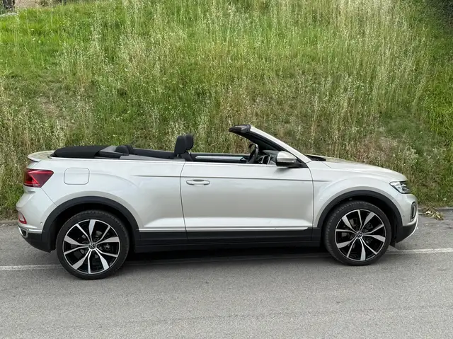 Volkswagen T-Roc view 4