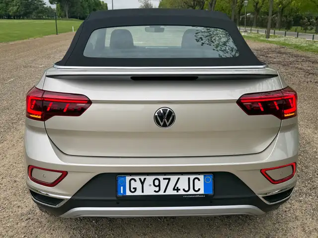 Volkswagen T-Roc view 8