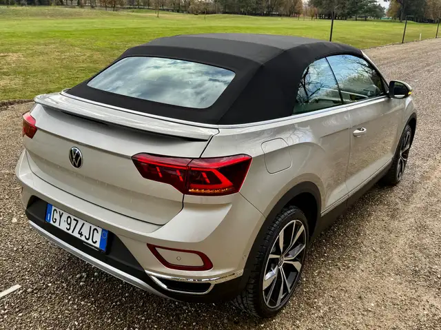 Volkswagen T-Roc view 9