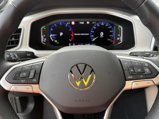Volkswagen T-Roc view 12