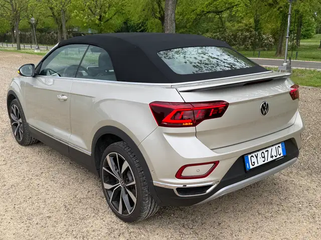 Volkswagen T-Roc view 7