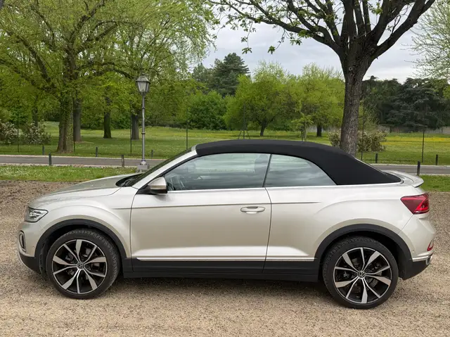 Volkswagen T-Roc view 6