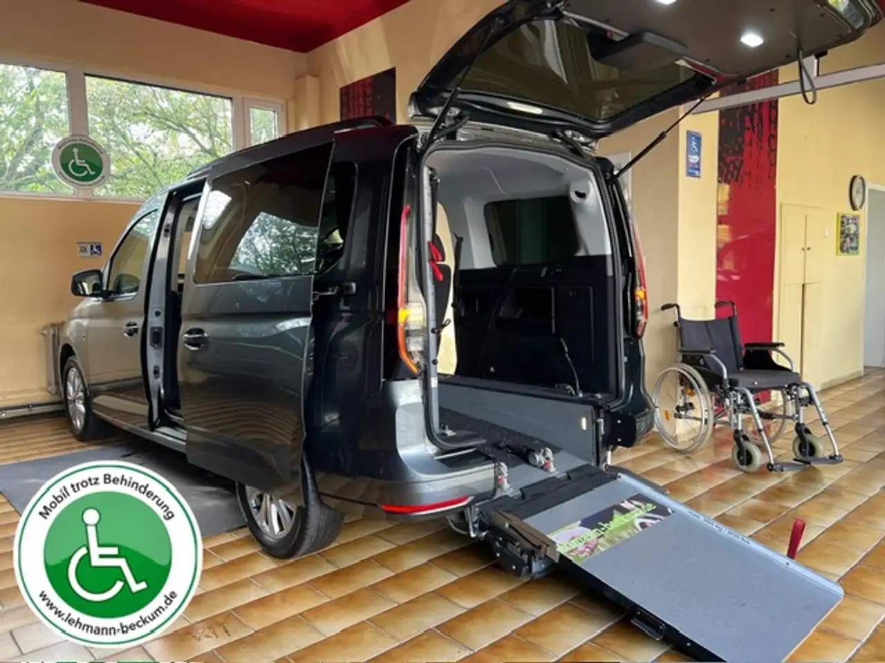 Volkswagen Caddy Maxi Life Autom Flex-Rollstuhlrampe Heckausschnitt Futuresafe Kam LED 17" Mwst *SOFORT verfügbar / lehmann-beckum — photo 1 of 29