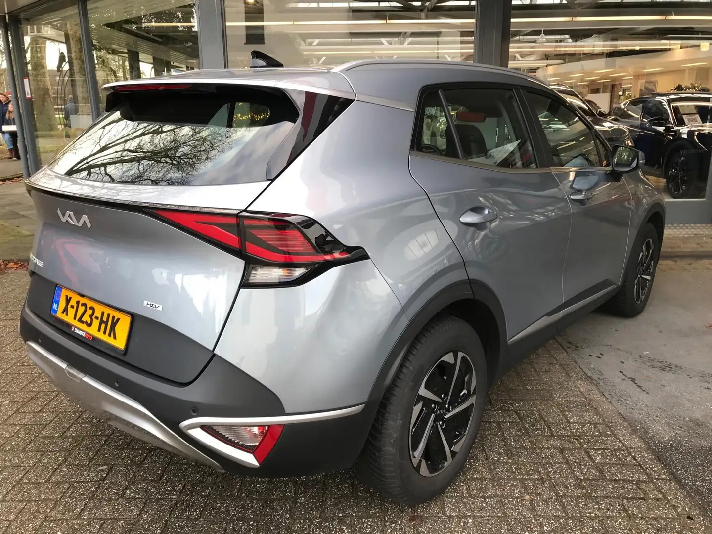 Kia Sportage 1.6 T-GDi Hybrid DynamicLine Gris - 2