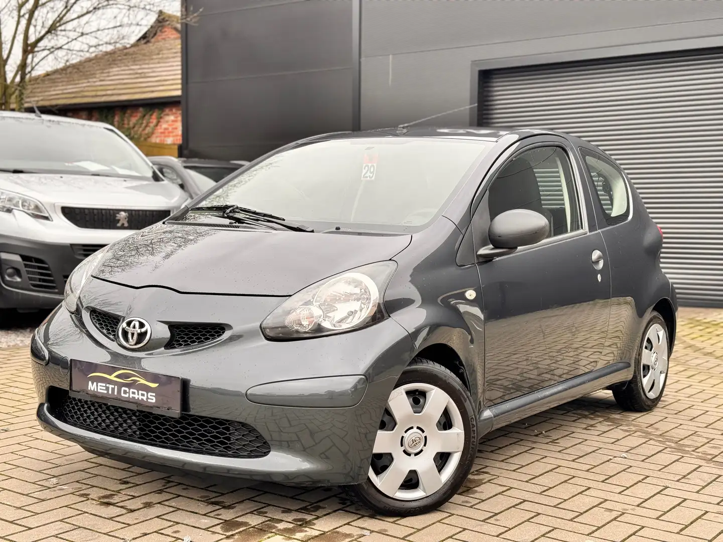 Toyota Aygo 1.0 Benzine VVT-i Grijs - 1