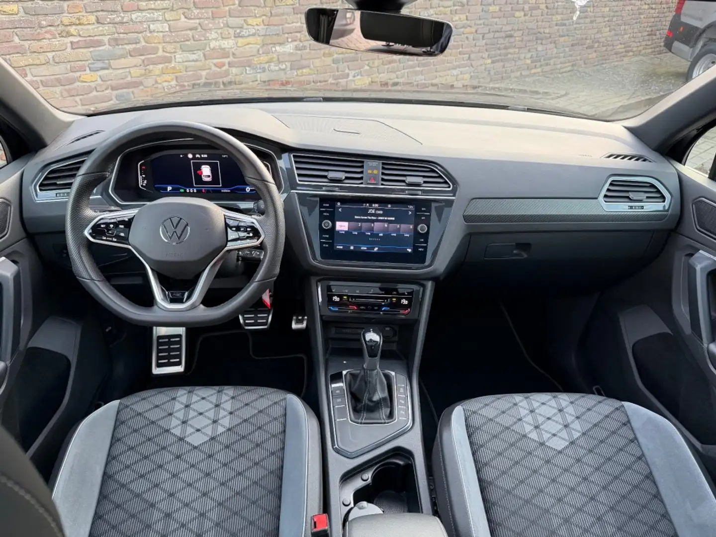 Volkswagen Tiguan 1.5 TSI Automaat R-Line Black Style Panodak 20 Inc Noir - 2